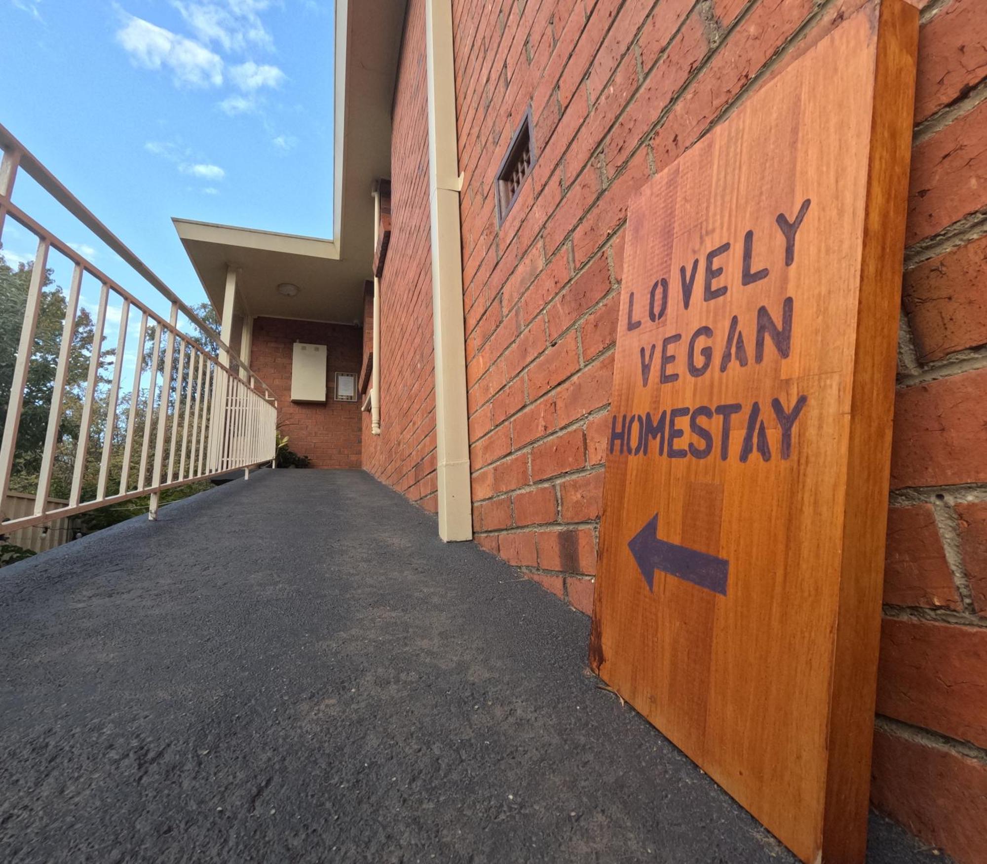 Lovely Budget Vegan Homestay Лонсестон Экстерьер фото